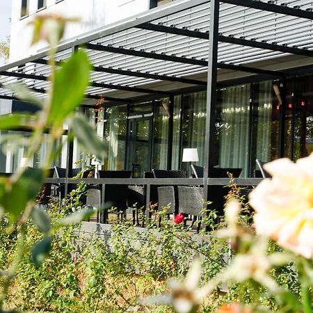 Hotel Criss Bukares Bagian luar foto