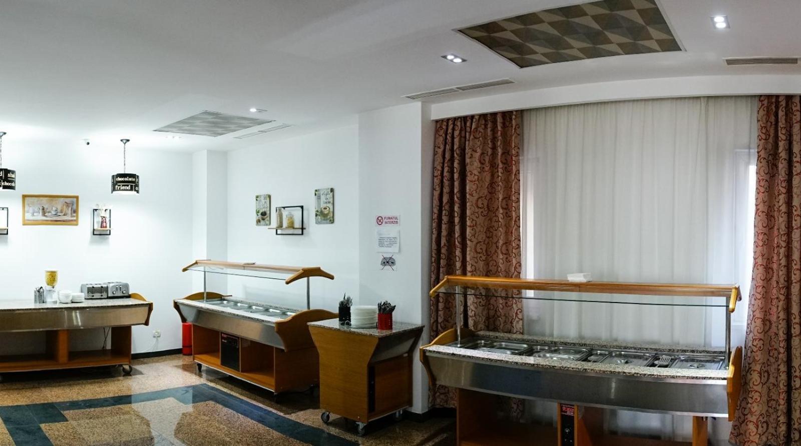 Hotel Criss Bukares Bagian luar foto