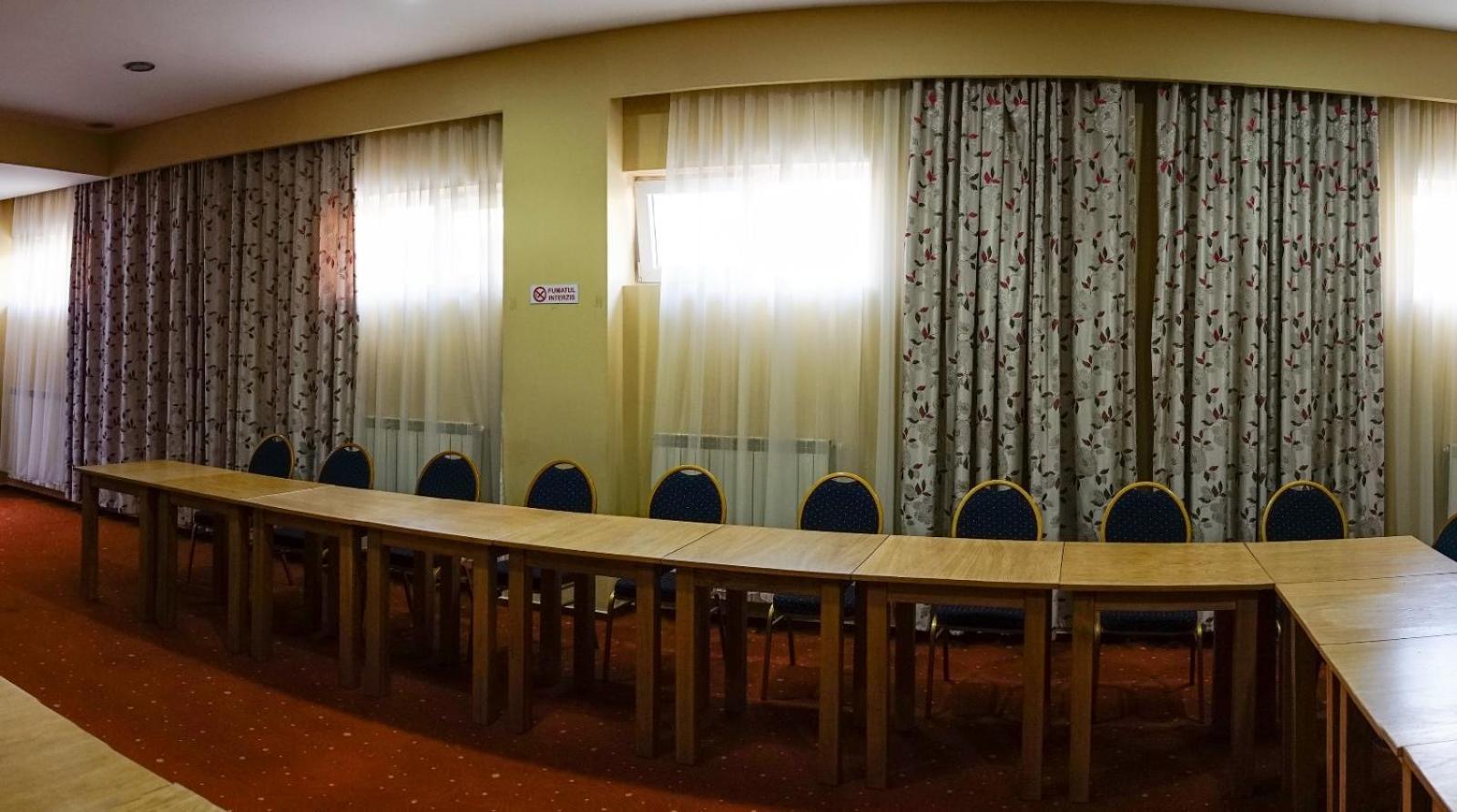 Hotel Criss Bukares Bagian luar foto