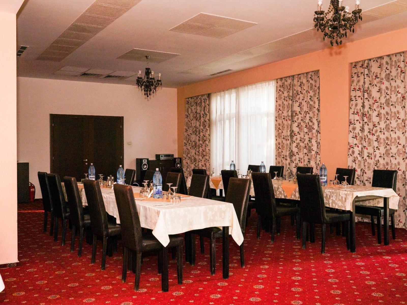 Hotel Criss Bukares Bagian luar foto