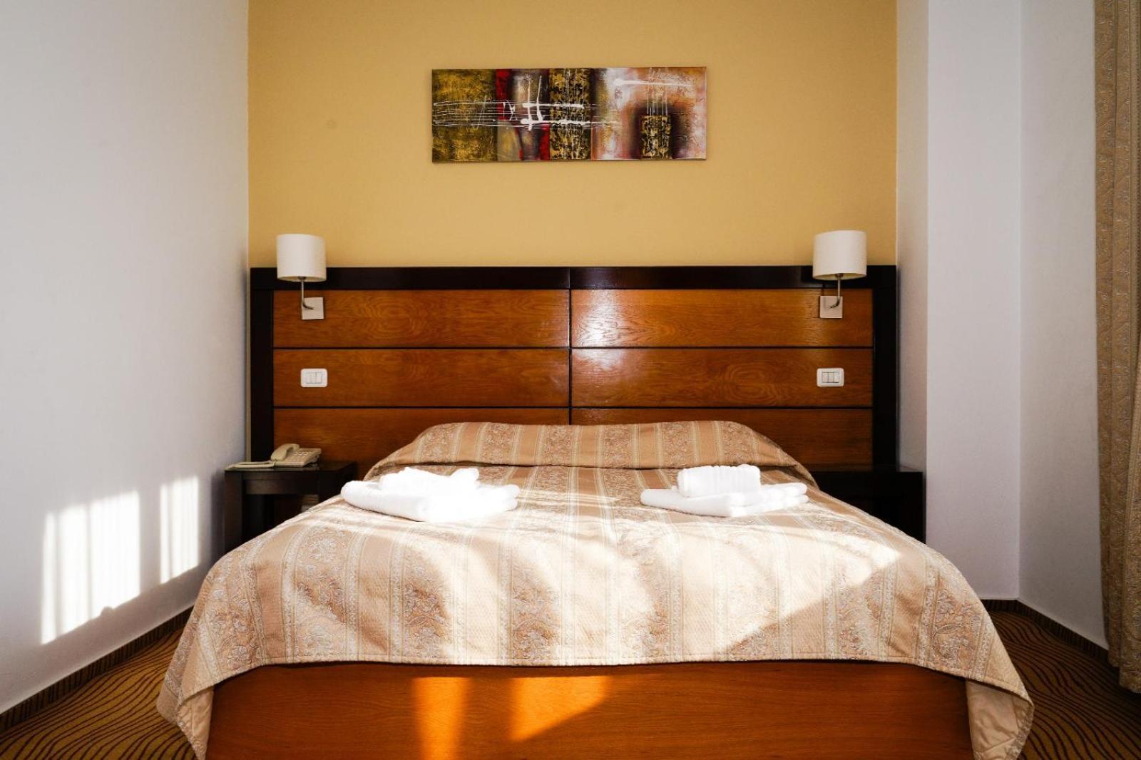 Hotel Criss Bukares Bagian luar foto