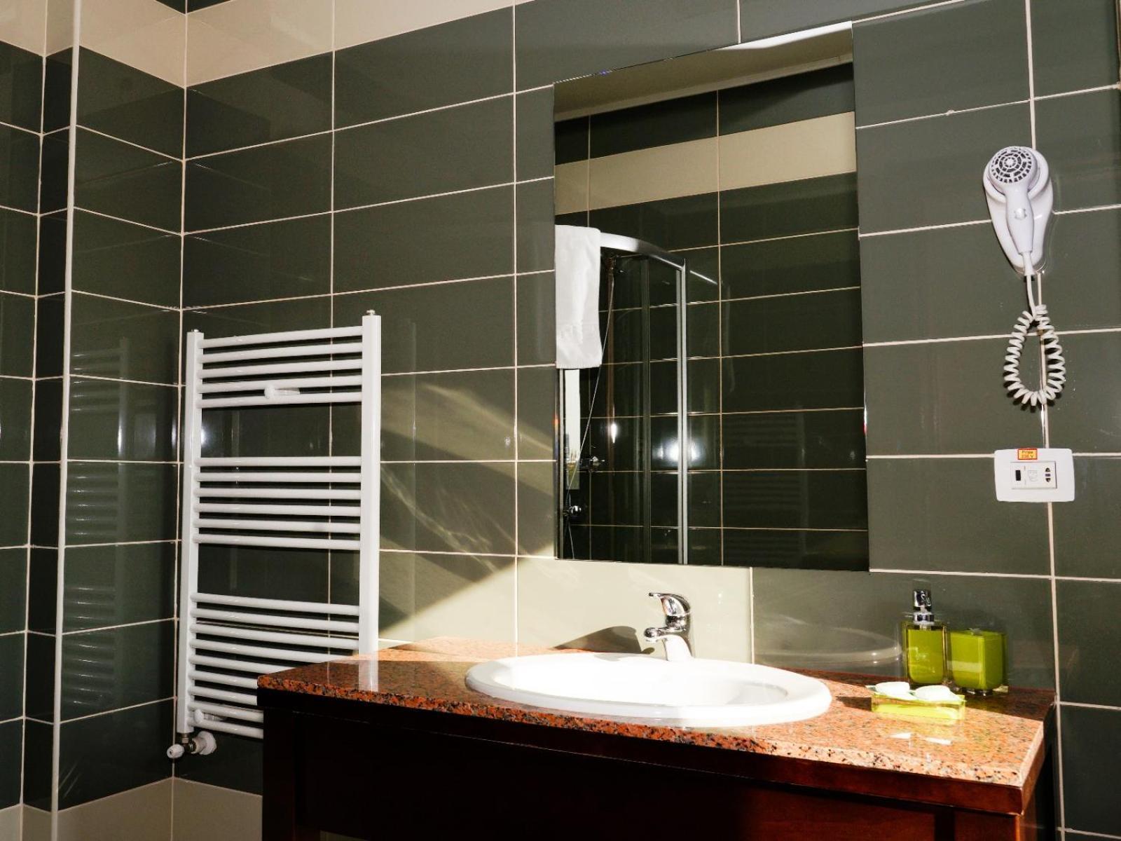 Hotel Criss Bukares Bagian luar foto