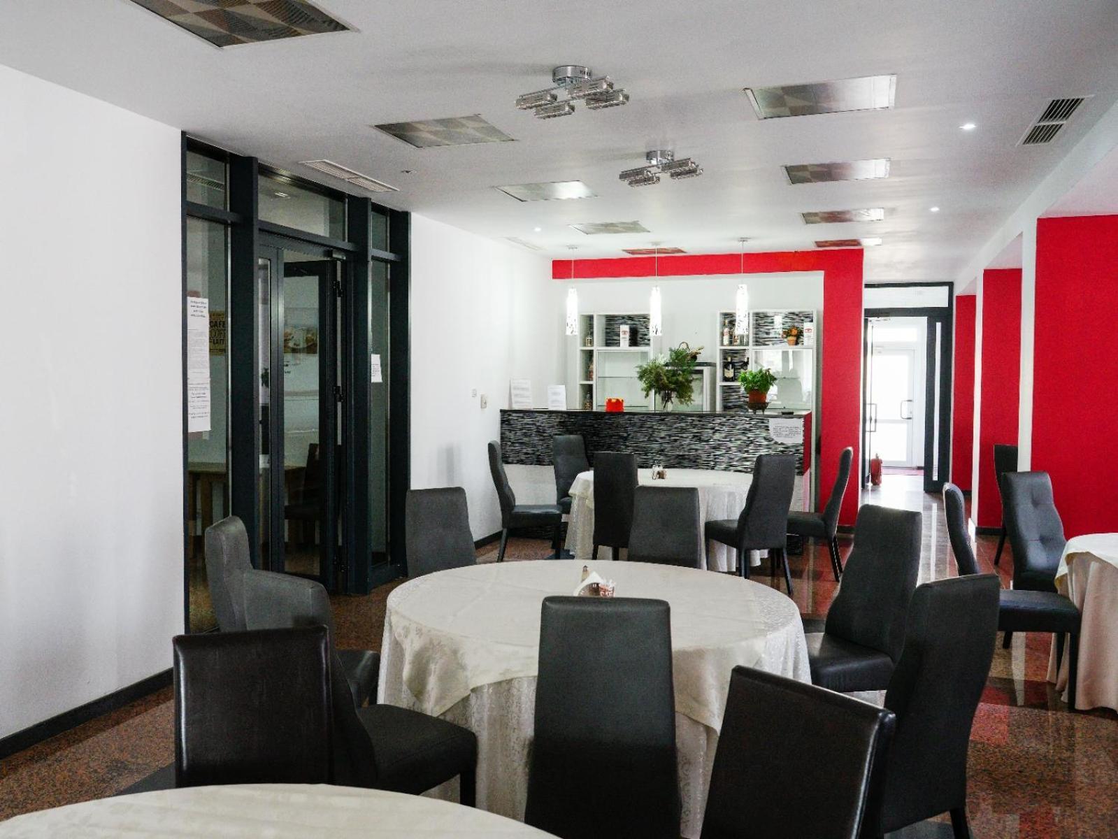 Hotel Criss Bukares Bagian luar foto