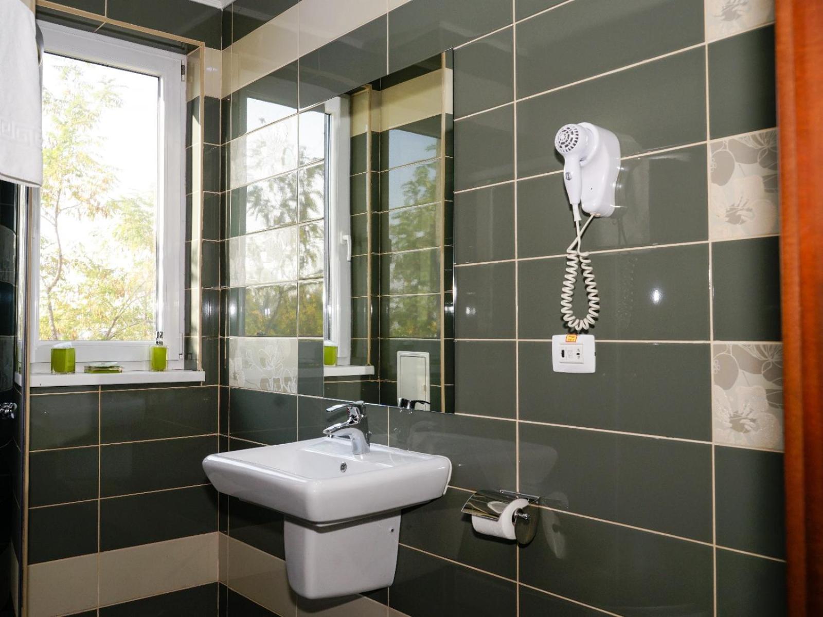 Hotel Criss Bukares Bagian luar foto